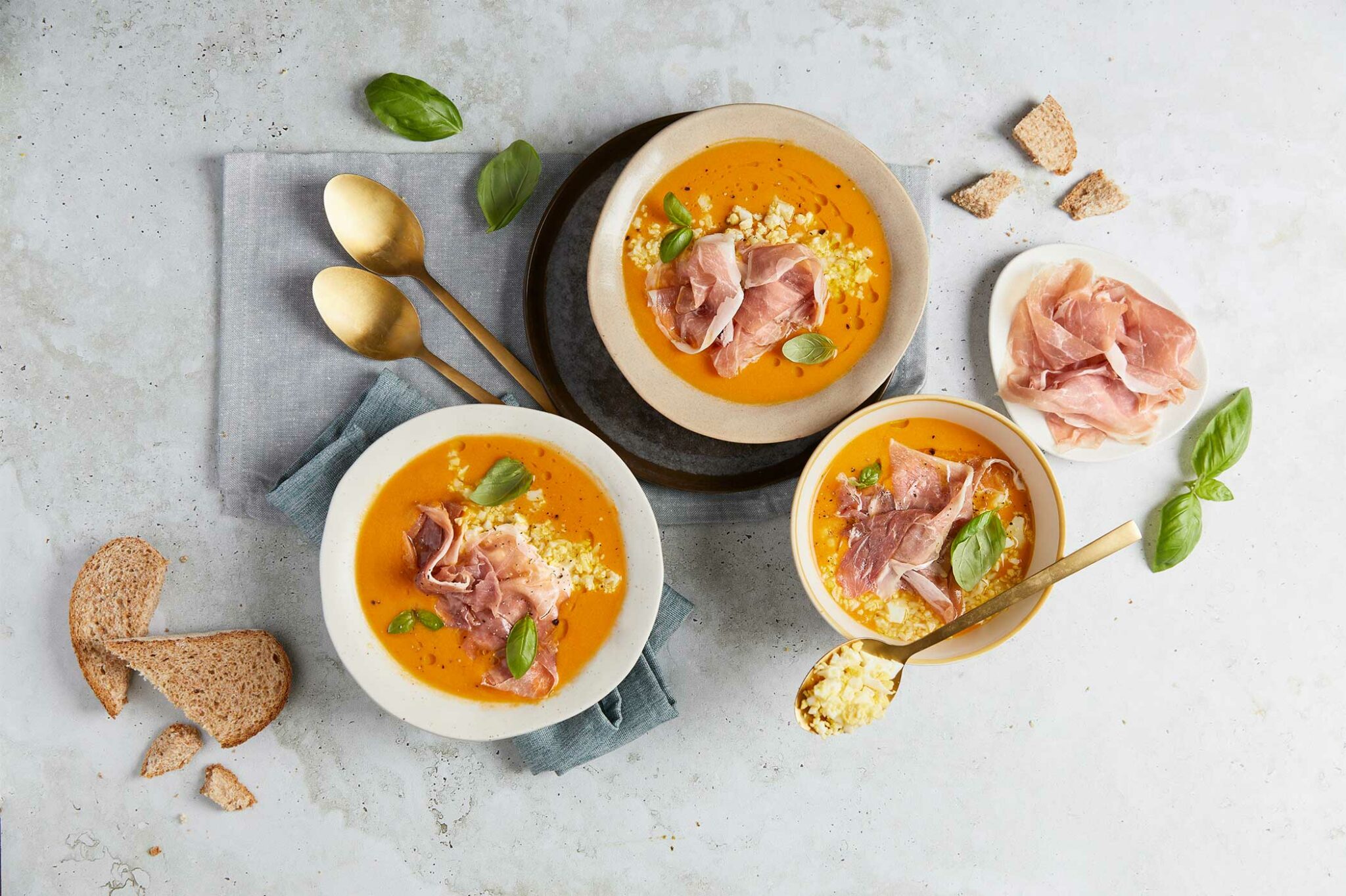 Salmorejo con Prosciutto di San Daniele e uovo sodo